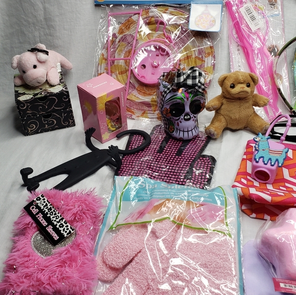 Tween/Teen Variety Bundle Bath, Hair, Bags, Room Decor, & More 4Pd Bundle - Picture 4 of 13